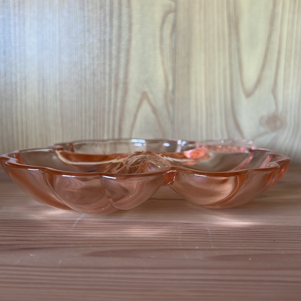 VINTAGE CARNIVAL GLASS! peachy/pink hibiscus flower/clover trinket dish 1960’s - Picture 3 of 5